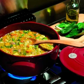 Emile Henry Round Stewpot 2.5L Burgundy - Image 5